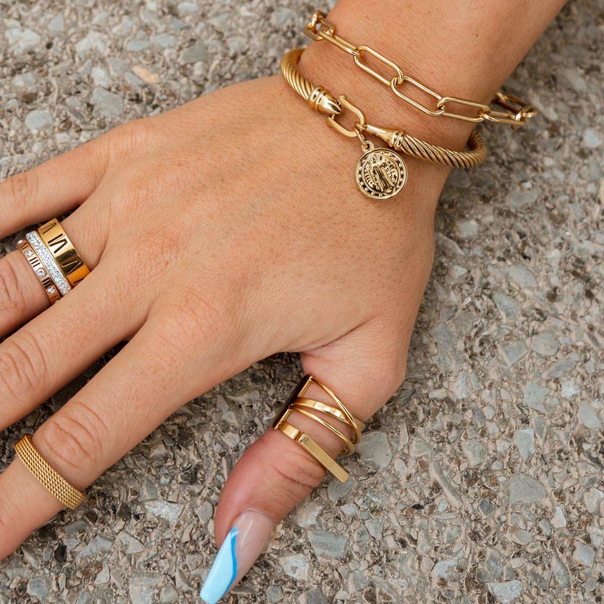 Pulsera con Colgante de Moneda