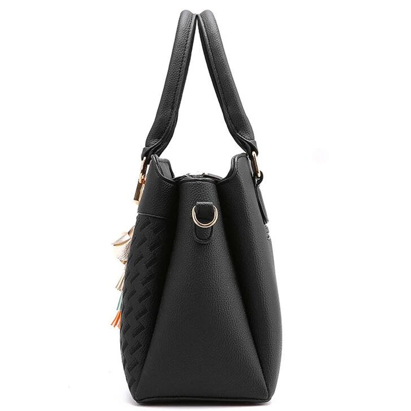 Bolsa de Lujo con Bordado y Borla