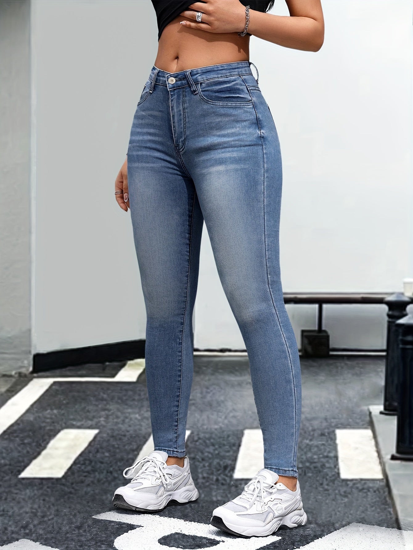 Jeans ajustados de mezclilla