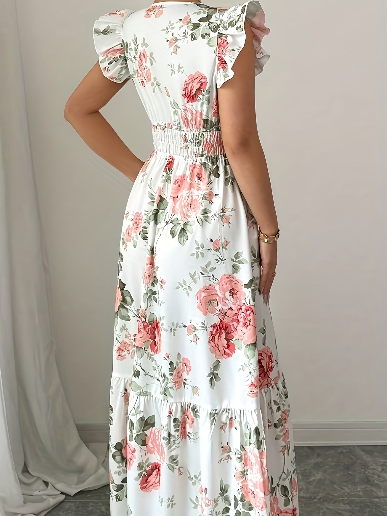 Vestido con Estampado Floral y Cuello en V