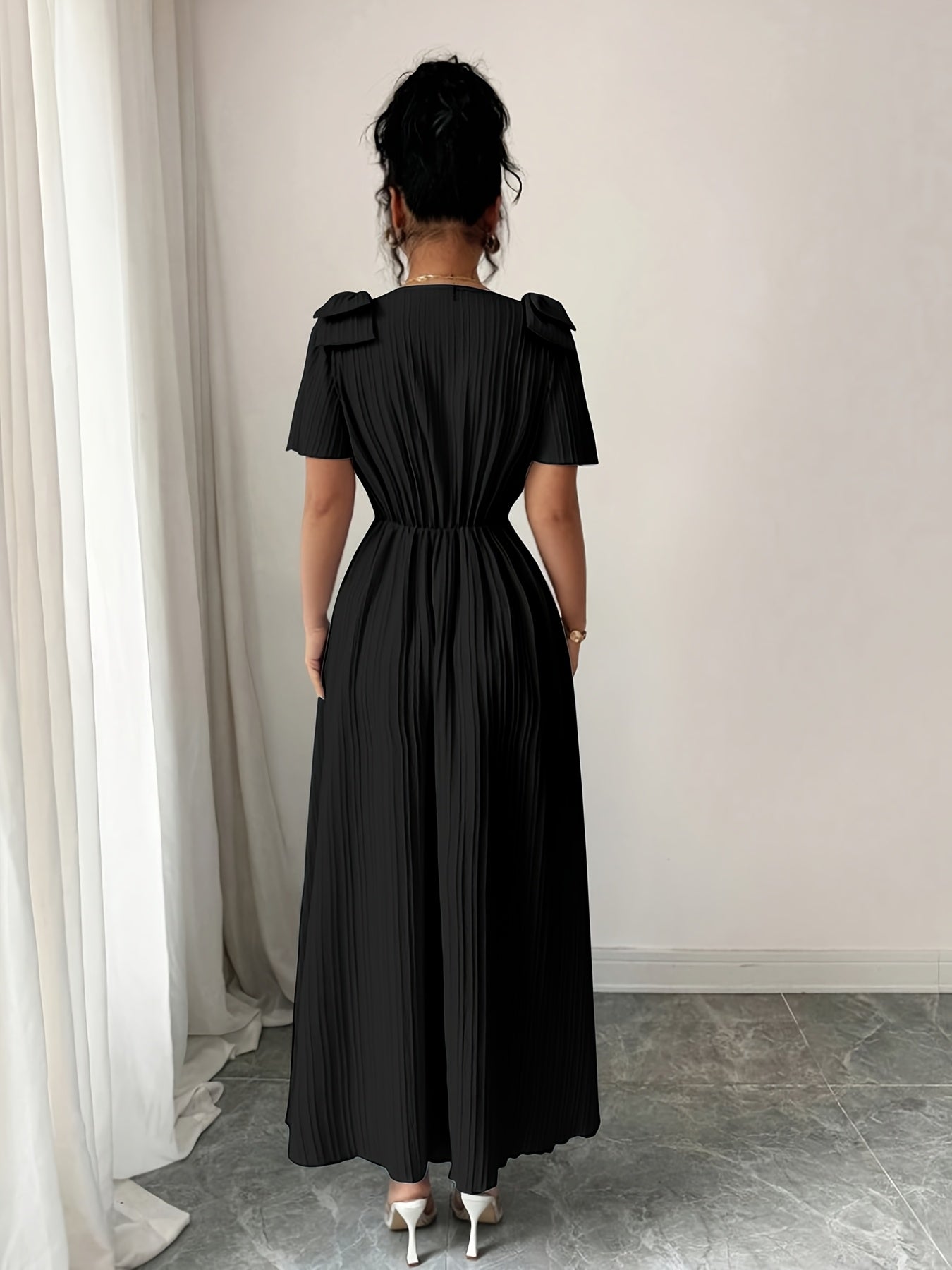 Vestido Elegante con Cuello en V