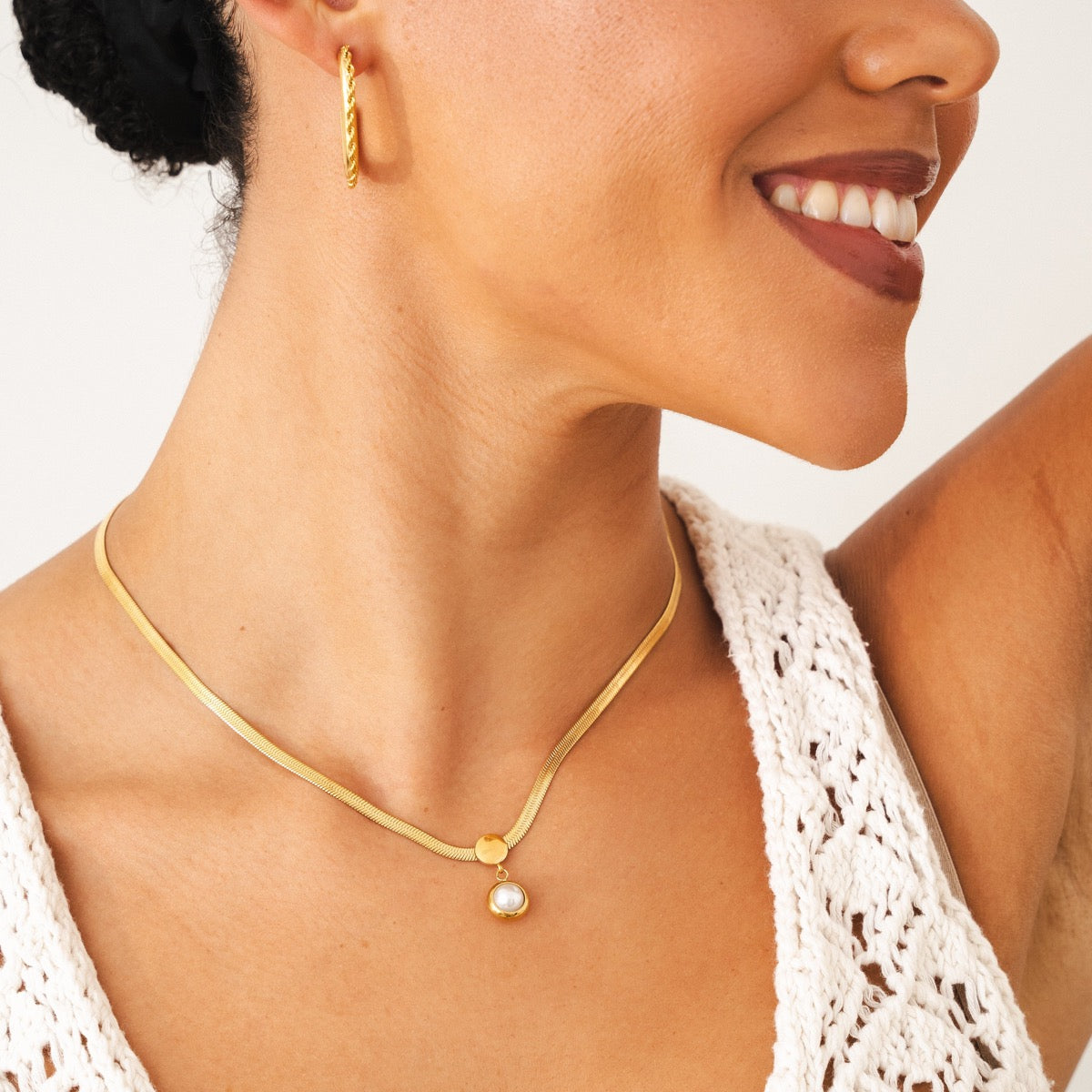 Collar de Cadena Tipo Serpiente con Colgante de Perla