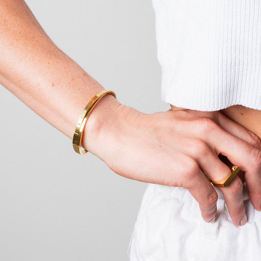 Brazalete Entrelazado con Números Romanos