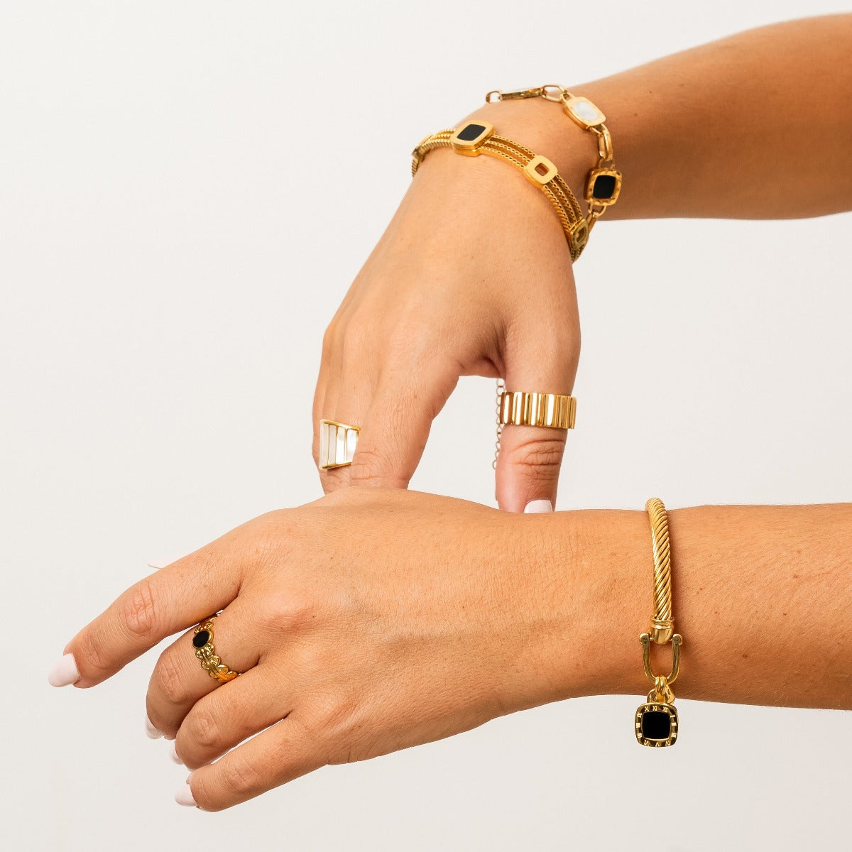 Pulsera con Colgante de Ónix Cuadrado