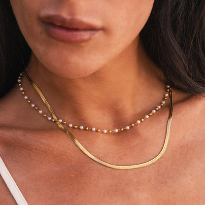 Collar Doble Capa con Cadena Serpiente y Perlas