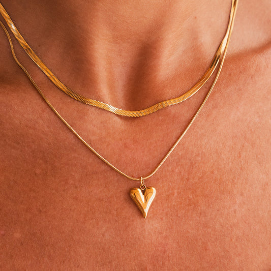 Collar con Corazón Esculpido
