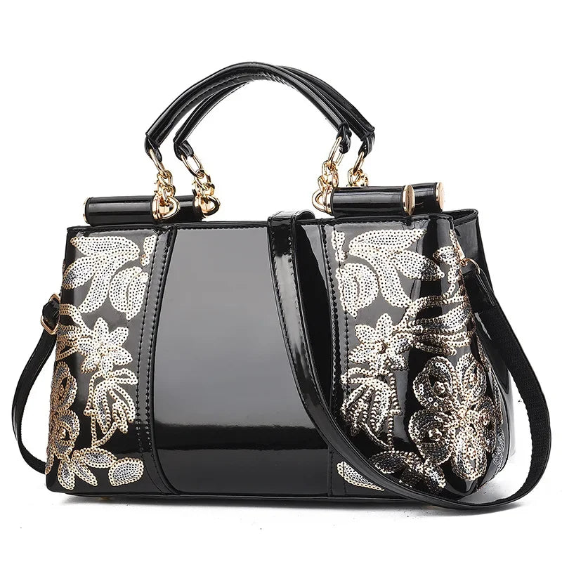 Bolsa de Lujo con Detalles en Lazo y Cadenas