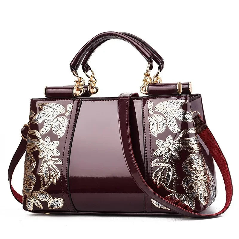 Bolsa de Lujo con Detalles en Lazo y Cadenas