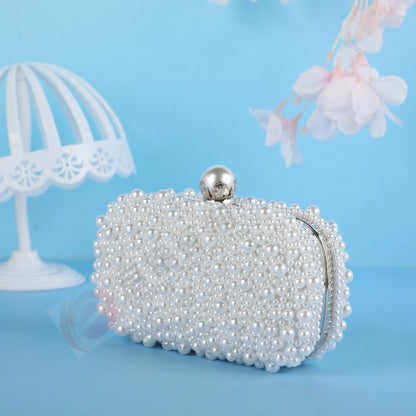 Bolsa de mano con acabado perlado